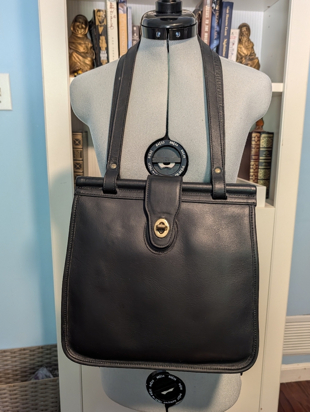 Vintage Coach Weston Shopper Black Leather Shoulder Bag with Gold Turn-Lock - Picture 2 of 9